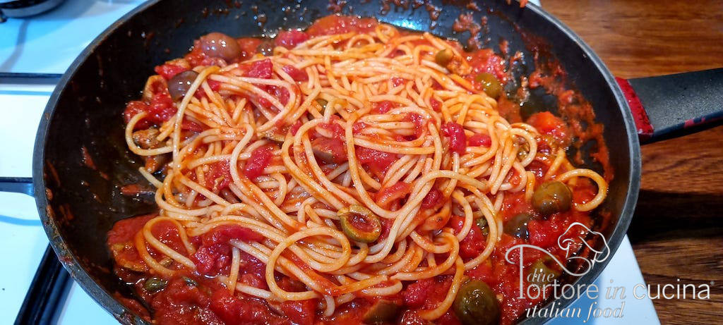 spaghetti alla puttanesca in padella
