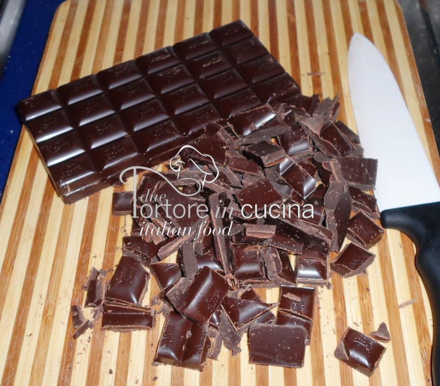 cioccolato fondente per profiteroles al cioccolato