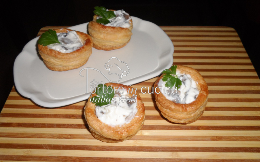 Vol-au-vent con crescenza e champignon