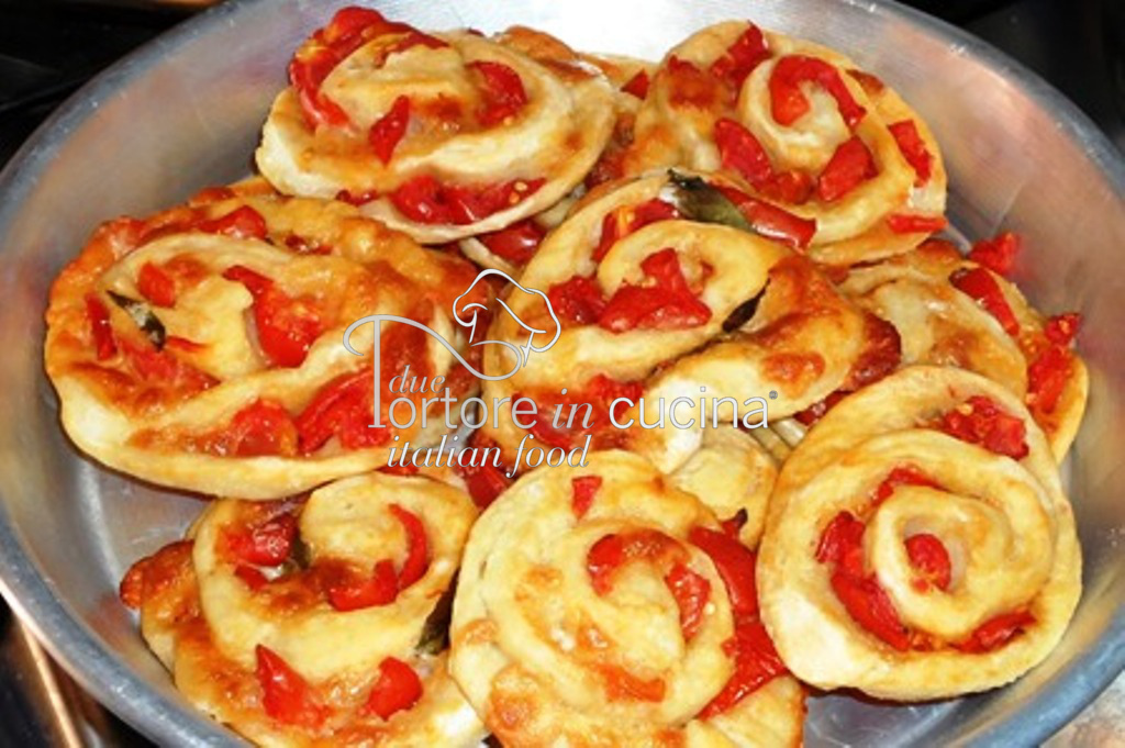 Rotelle di pizza con pomodorini