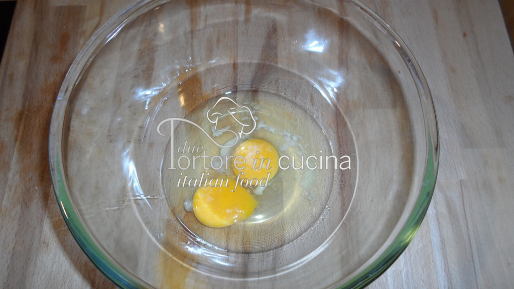 Uova e sale per Crepes con formaggio e peperoni