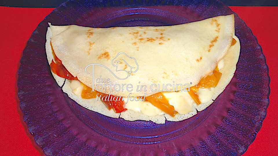 Crepes con formaggio e peperoni