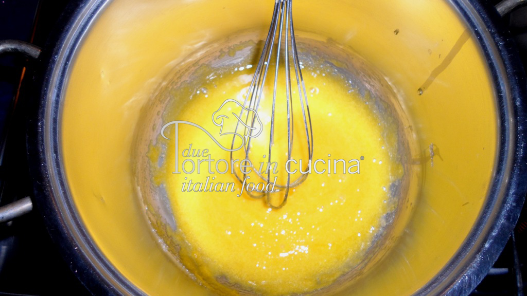 uova e zucchero per crema pasticcera