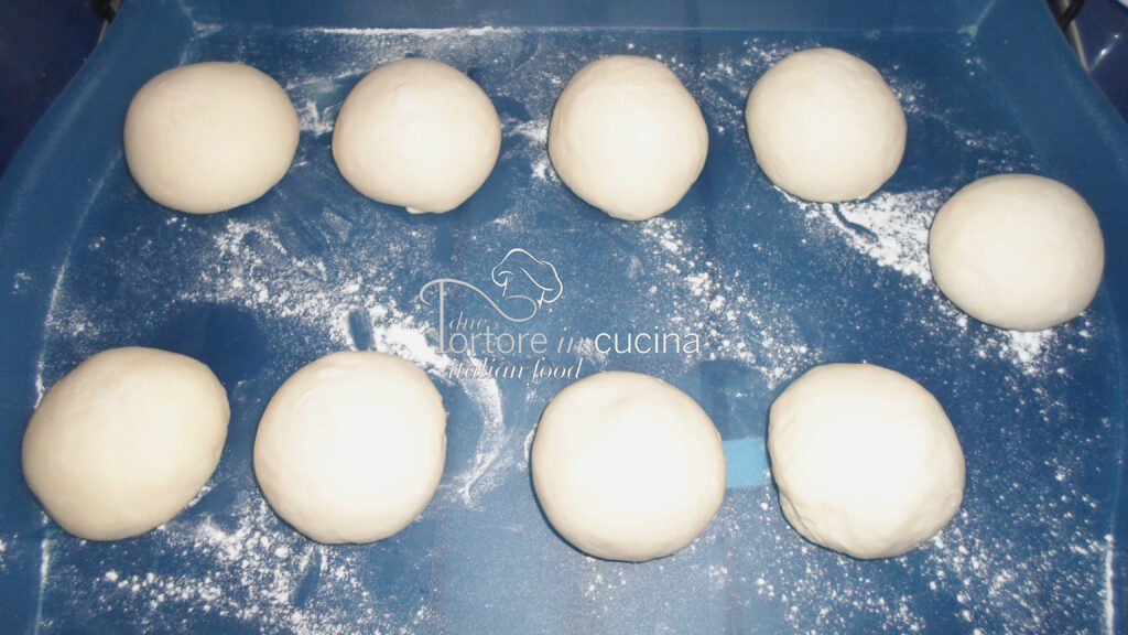 panetti per Calzoni salsicce e friarielli al forno