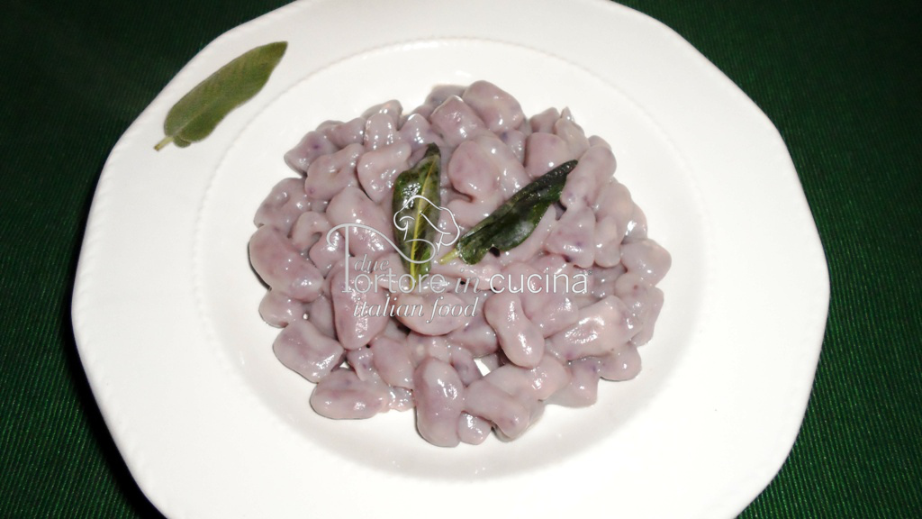 Cavatelli viola con burro e salvia