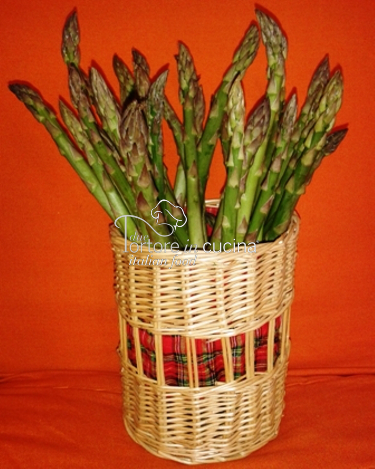 Pulire e cuocere gli asparagi