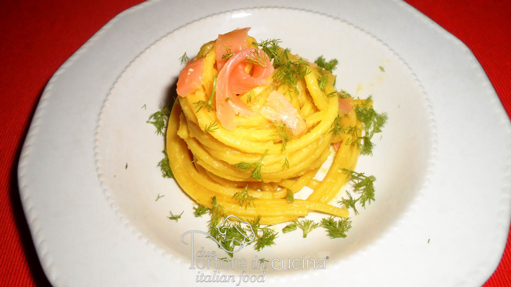 Spaghetti quadrati con crema di finocchi e salmone