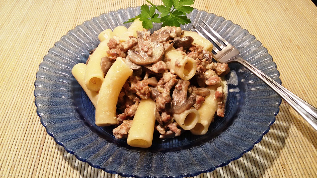 Pasta salsicce e funghi