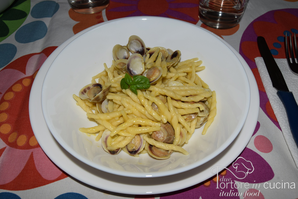 Trofie con lupini e datterini gialli