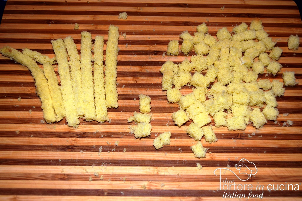 Cuberri di pan di spagna per torta mimosa