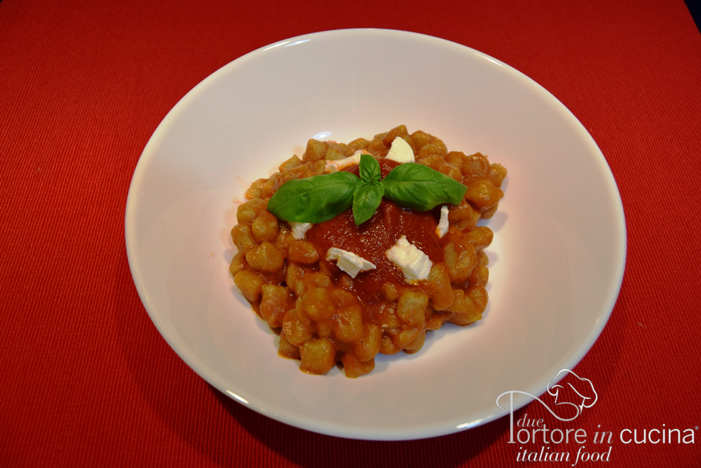 Gnocchi di grano saraceno a ragù