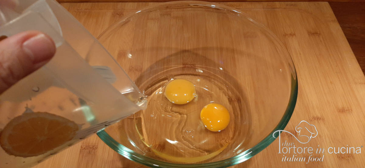 Uova per muffin salati zucchine e scamorza