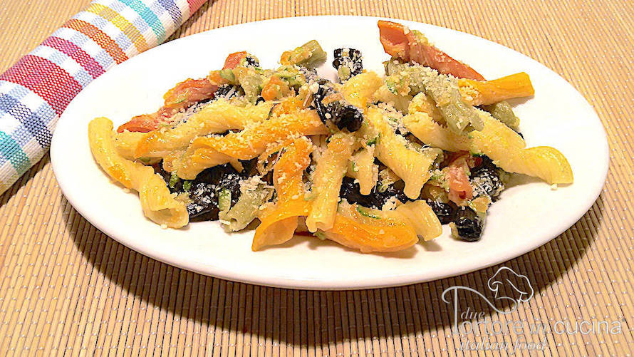 Pasta colorata con carote e zucchine