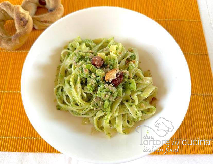 Tagliatelle con salsicce broccoli e tarallo sbriciolato