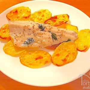 Filetti di spigola al varoma con chips di patate croccanti