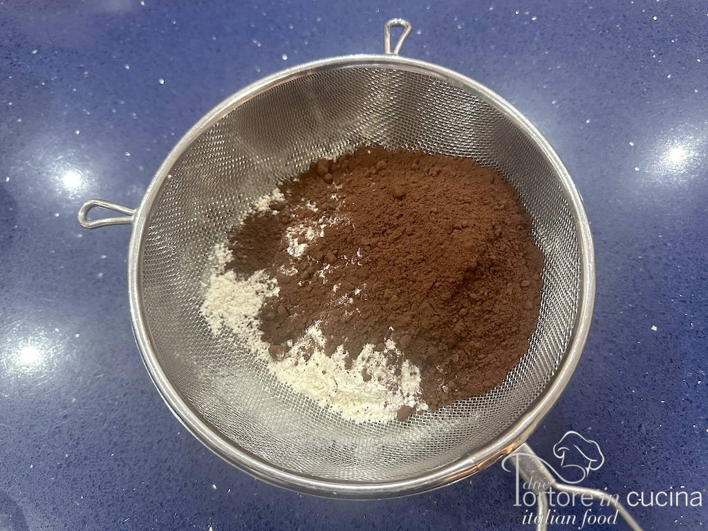 Fase di setacciamento delle polveri